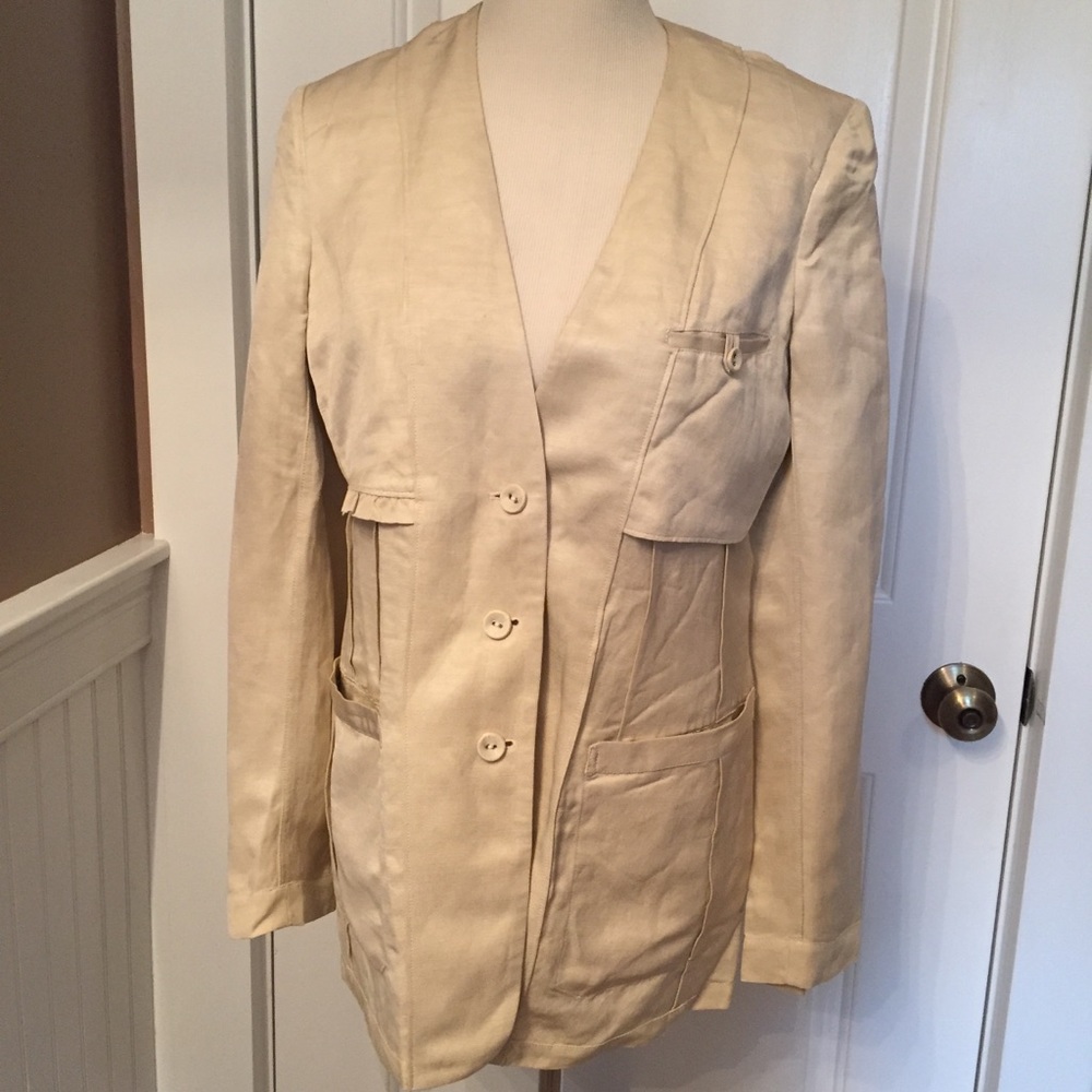 DONNA KARAN JACKET BLAZER TAN ITALY size 44 US 8 V-NECK LONG SLEEVE Button Close